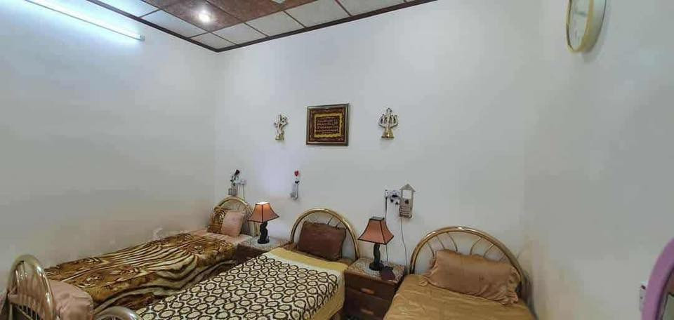 📍العنوان: خلف بهشتي شار
🏠 دار للبيع طابو صرف
📐المساحة: ١٥٦ متر
🛠️ البناء قديم لكن ترميم كامل من جديد وبحالة مرتبة

🔻تفاصيل الدار:
• غرفتين نوم
• استقبال
• صالة
• مطبخ
• مجمع صحيات
• مخزن
• بيتونة

💸السعر: 93 مليون وبيه مجال

📞 للاستفسار: ***********
