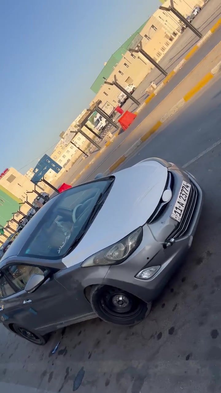 12خليجي محرك 1600دكشن عالي محرك وكير خير من الله سياره نضيفه فقط مصبوغه عام للجماليه السياره بسمي تحويل ثاني يوم تبريد ثلج🧊 السياره عليها كامله من منضومه مي ونوزلات بلكات مجاول كله اصلي شعدك مراوس بشانجان ايدو حديث راس براس ***********
