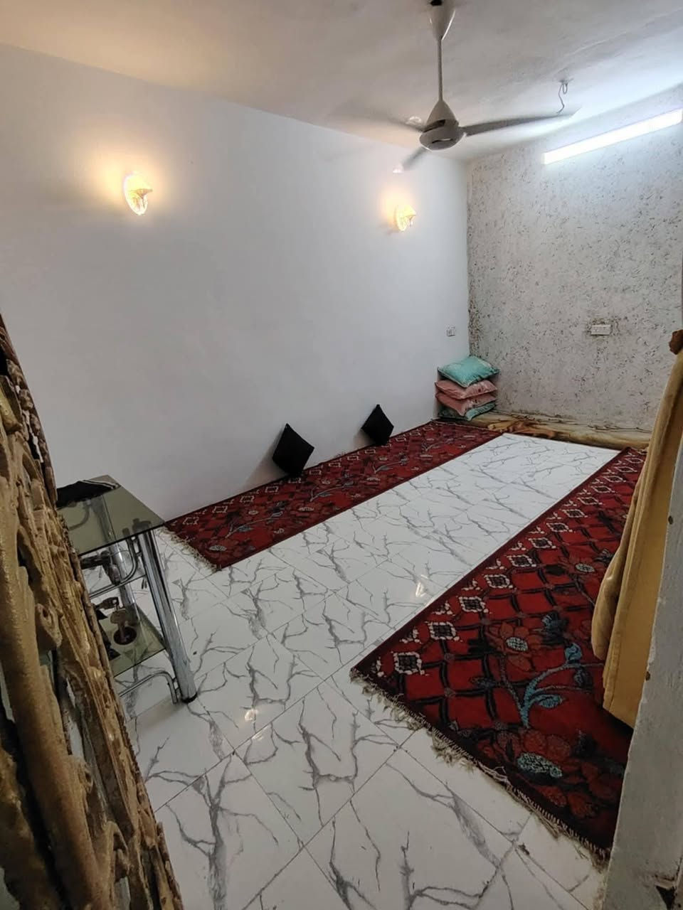 دار للبيع طابو زراعي سند ٢٥ المساحه ٩٠ متر واجهيه ٥ النزال ١٨ طابق ونص الاول صب مسلح الطابق الثاني سكف سندويش مكون من غرفتين الطابق الأول غرفه نوم وصاله واستقبال  ومطبخ وحمام داخلي وترك بصف الغرفه 
الطابق الثاني غرفه نوم وبلكونه وحولي الدرج وسطح خلفي موقع الدار الكرغوليه مقابيل أسواق اسطنبول السايد الواحد بيت نضيف وكامل خدمات ماء كهرباء تبليط وقريب الشارع العام السعر ٥٥ بي مجال  
للاستفسار ***********
