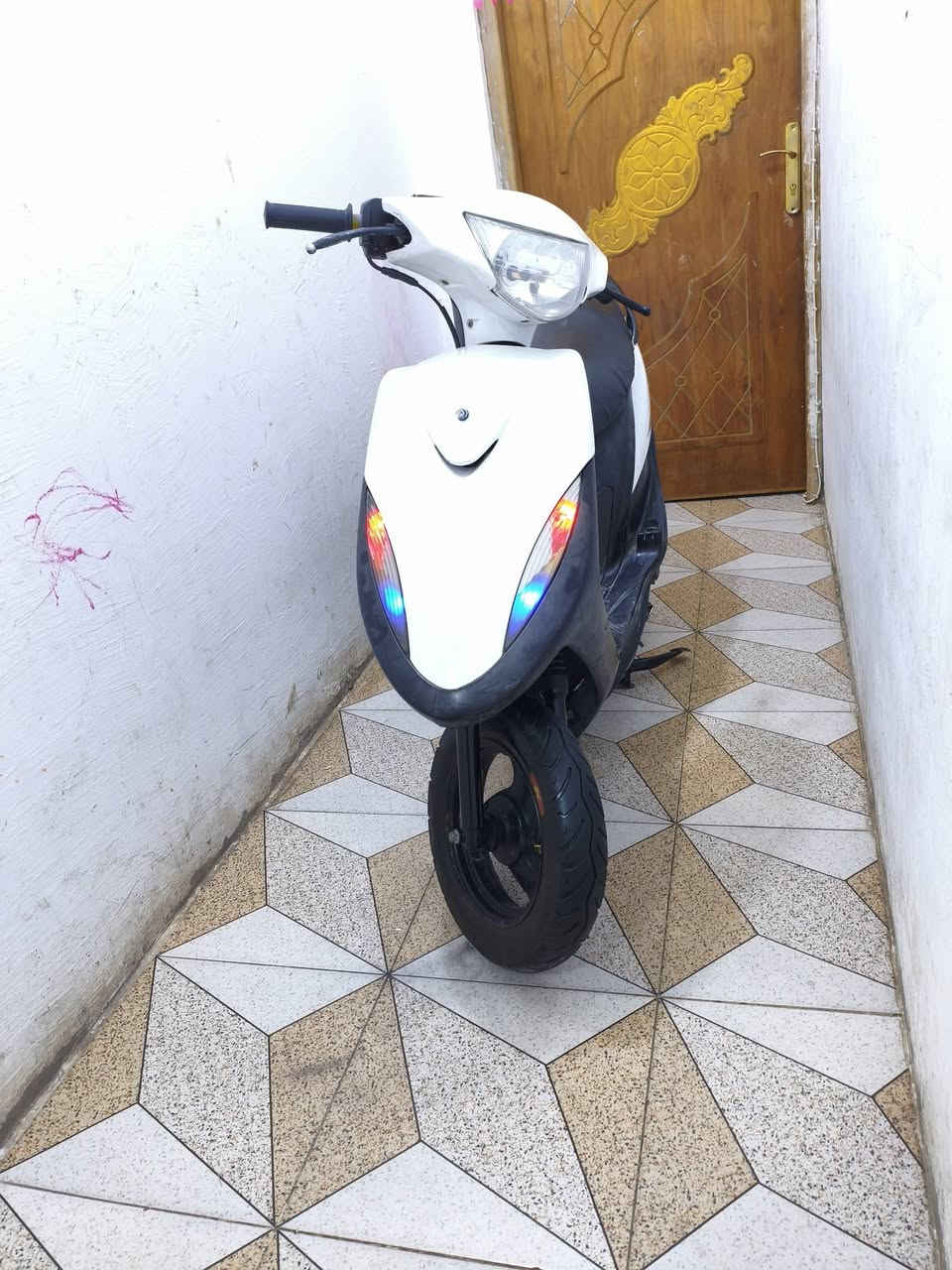 ماكس جديده كلهة شغاله سلف هندر اشاير سكنات ما مفتوحه مشي نهضه خير من الله بوشه 49 ابلاديه لايت عالي وناصي دبلات امامي وخلفي ابريكات اماميه وخلفيه جاهزه اخت الرمبه نعومه كلش حلوه كفرات اصلي حواضن اصليه عدادات الكهربايات كلها شغاله لا تبخير لا تنقيص جاهزه شرط الفحص ما بيها اي نقص مكان حيانية شارع السيد سعر 575 رقم ***********
