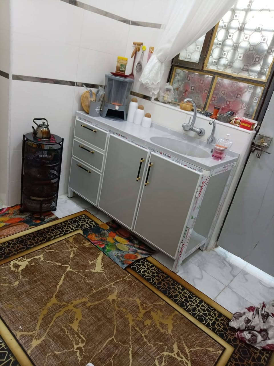 السلام عليكم  العنوان قرب جامعة ذي قار شارع اسماك الفاخر بالفرع يبعد عن الشارع ٢٠٠متر زراعي  السعر ٩٥وبي مجال
بيت مساحة ٢٠٠ متر يحتوي على مشتمل ارضي معزول بناء المشتمل ٢٠٢٥ طابوق كونكريت مسلح  المشتمل مساحة ٦٠متر واجهي اربعه وربع ونزال ١٤ متر  يحتوي على غرفة كبيره مع  حمام للسبح فقط و صاله ودرج داخلي ومنور  ويحتوي على مطبخ حار وبارد وطارمه ويحتوي صحيات خارجية 
..أما بقيت البيت المساحته ١٤٠متر  بناء بلوك+طابوق يحتوي على غرفتين وصاله كبيره ومطبخ وصحيات خارجيه وداخليه ودوانية 
البيع أما سوه أو كل واحد وحده 
***********
