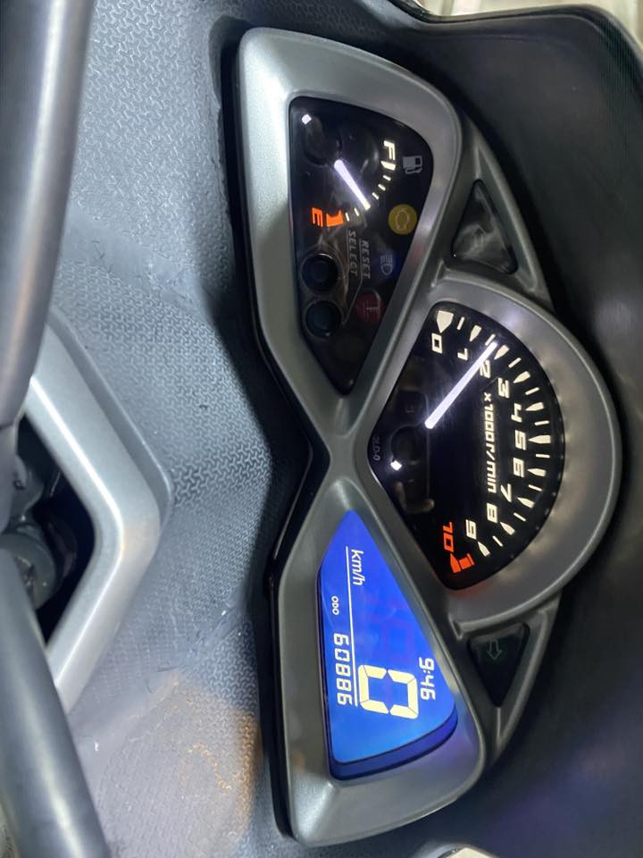 ماجستة S.دراجه رمبه صارلهة شهرين من نازلة مكفوله مكينه مفتوحه كفر تجاري ترجع حساسات كامله حساس ستاند حساس مانع سرقه سويجين ممشى الدراجه حقيقي 60الف منضومة زنون سستم صوت (دمام) دراجه خير من الله استعمالهة قليل فقط الدبلات الاماميه كايمه يحتاجلهن تجفيت او تبديل حسب الرغبه مماثرات عل دراجه  سعرهة ثنين وميتين بيهة مجال بسيط عنوان بغداد المشتل  تواصل فقط واتساب. الرقم***********
