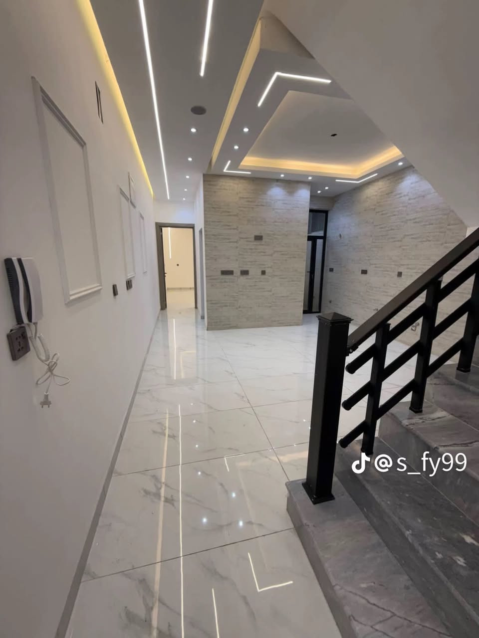 للإيجار في سيديه 🔥بيت مودرن فاخر جداً
بمساحه 100 متر ✨
تفاصيل البيت 🏠 

3غرف نوم✨
صاله مودرن 
مطبخ ✨
خدمات عدد 2✨
كراج ✨✨
الأيجار 💰مليون ونص لتفاصيل اكثر ***********
