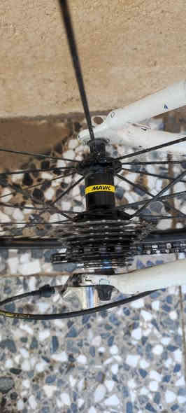 بايسكل سباق ماركه فوكس الماني
سستم تياكرا 9×2 الورا 9 و الكدام 2
وياله بولبرنك الكدام دت سويس صناعه سويسري و الورا مافك روماني و حلوات بالمشي سلسات 
تايراته نضاف
زنجيله جديد اصلي شيمانو و الدشلي الورا جديد مال تفصيخ 
بي مشكله وحده الي هيه يحتاج مجمع للركبه لان الركبه تلعب
بيع لاسباب صحيه رايده ب 400 و بي مجال 
*********** موجود واتساب مكاني بصرة
