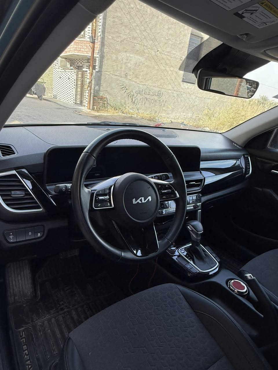 كيا سيلتوس
موديل 2025 

وارد امريكي 

ماشيه 12 الف 

السيارة جديده 

محرك 2000 دوش 

مواصفات 

شاشه متصله 

بصمه تشغيل بصمه ابواب + تشغيل عن بعد 

تبريد امامي خلفي 

مقاعد جلد + مخمل 

تبريد شاشه   

لد نهاري   

رادار امامي+رادار جانبي   + نقطه  عمياء 

رادار خلفي

 

السيارة جاهزه من كلشي 

ملاحظه تبديل بنيد وصبغ فقط

مرقمه بغداد 

مكان السيارة بغداد الكرخ 

***********
