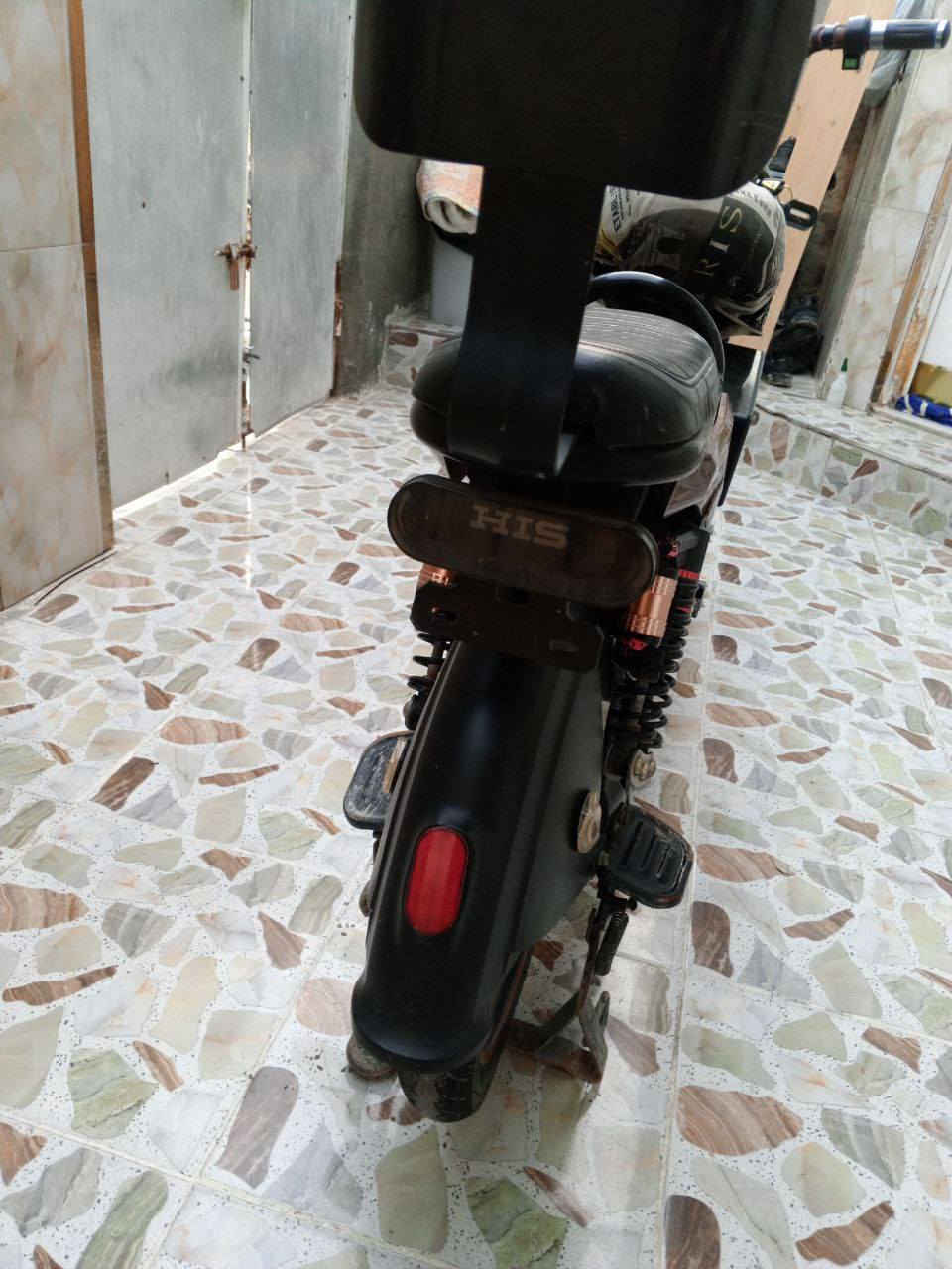 سلام عليكم 
بايسكل شحن للبيع سعر 200 وبيها مجال 
الرقم ***********
