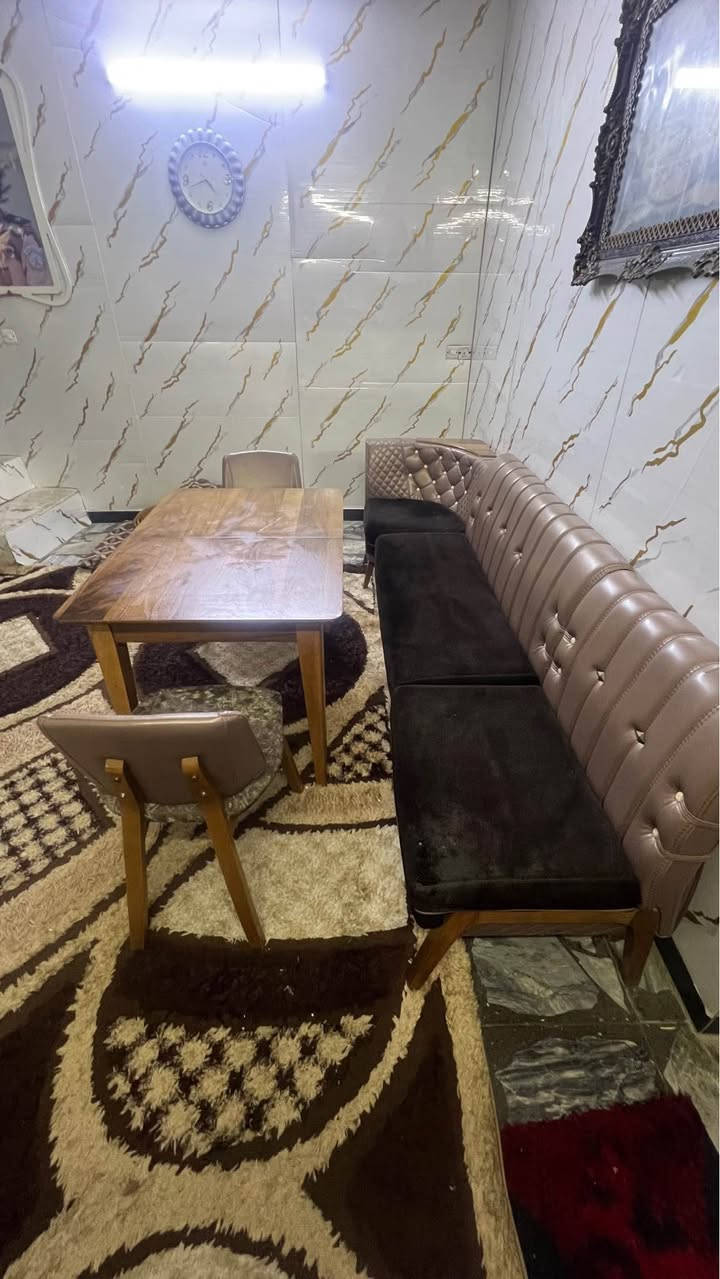 ميز طعام تركي من هوم سنتر مستعمل نظيف بي فقط كرسي مكسور التجوة مال كرسي للبيع يصير مخزن مع تكبير وتصغير مكاني حي الجهاد بغداد *********** بغداد, العراق
