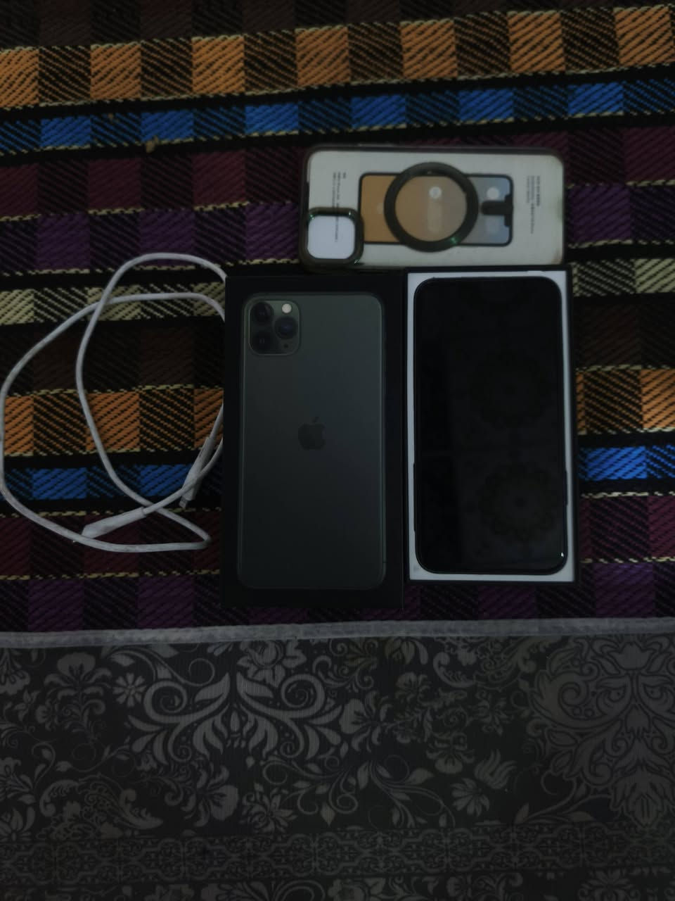 سلام عليكم 
١١برو ماكس 
ذاكره ٢٥٦
دبل خط دبل خط مو تك 
بطارية ١٠٠ مبدله قطعه اصليه من ابل 
ضهر بي فطور  سعر ٣١٠مكاني نجف حي ميسان 
رقمي ***********
