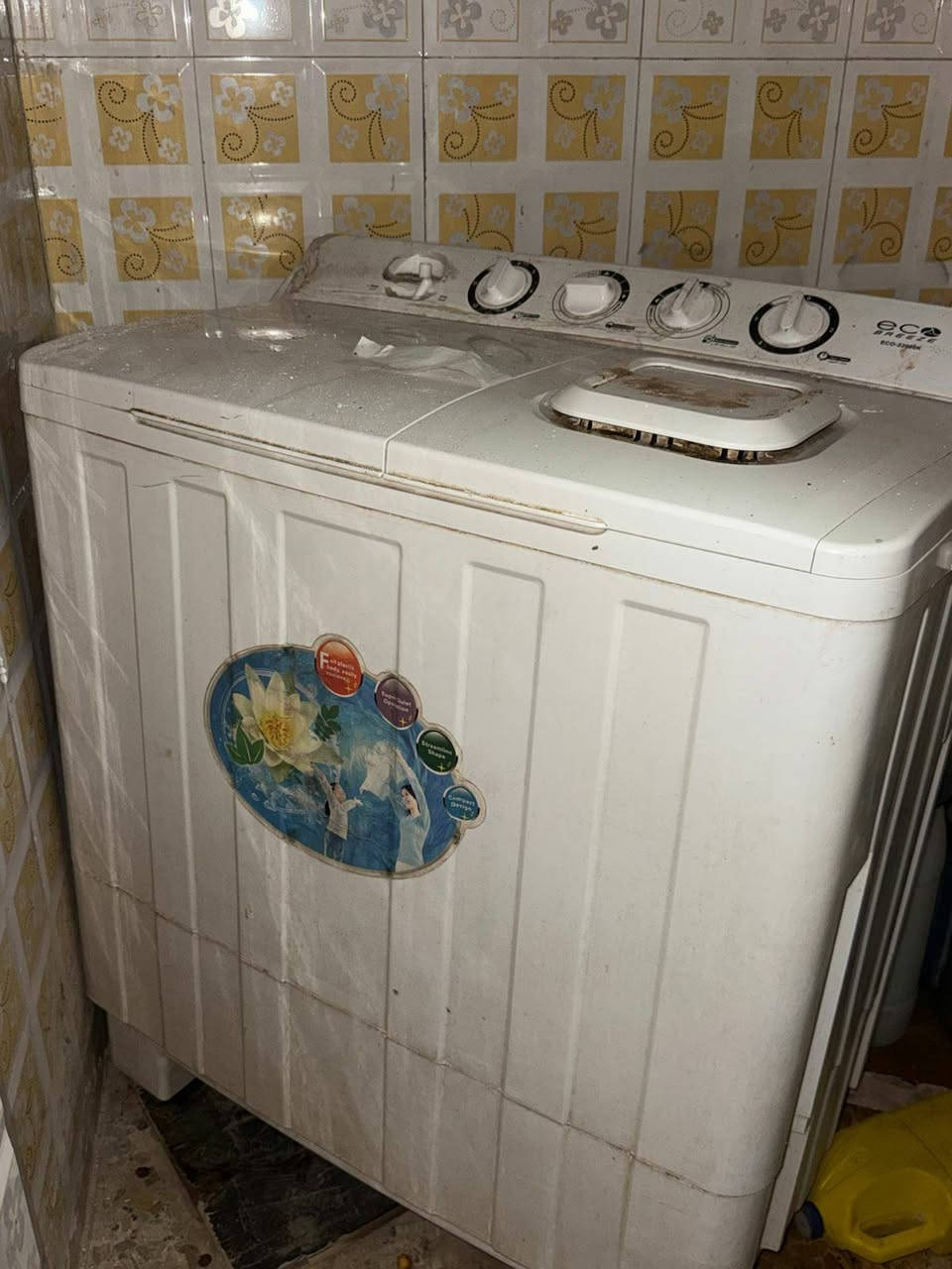 السلام عليكم غراض منزليه البيع كلهن جدد وكلهن شغالات غساله وثلاجه وسبلت عمودي و فرشه و بردات كلهن جدد اني مكلف ب نشر وهذا رقم صاحبهن
***********
***********
