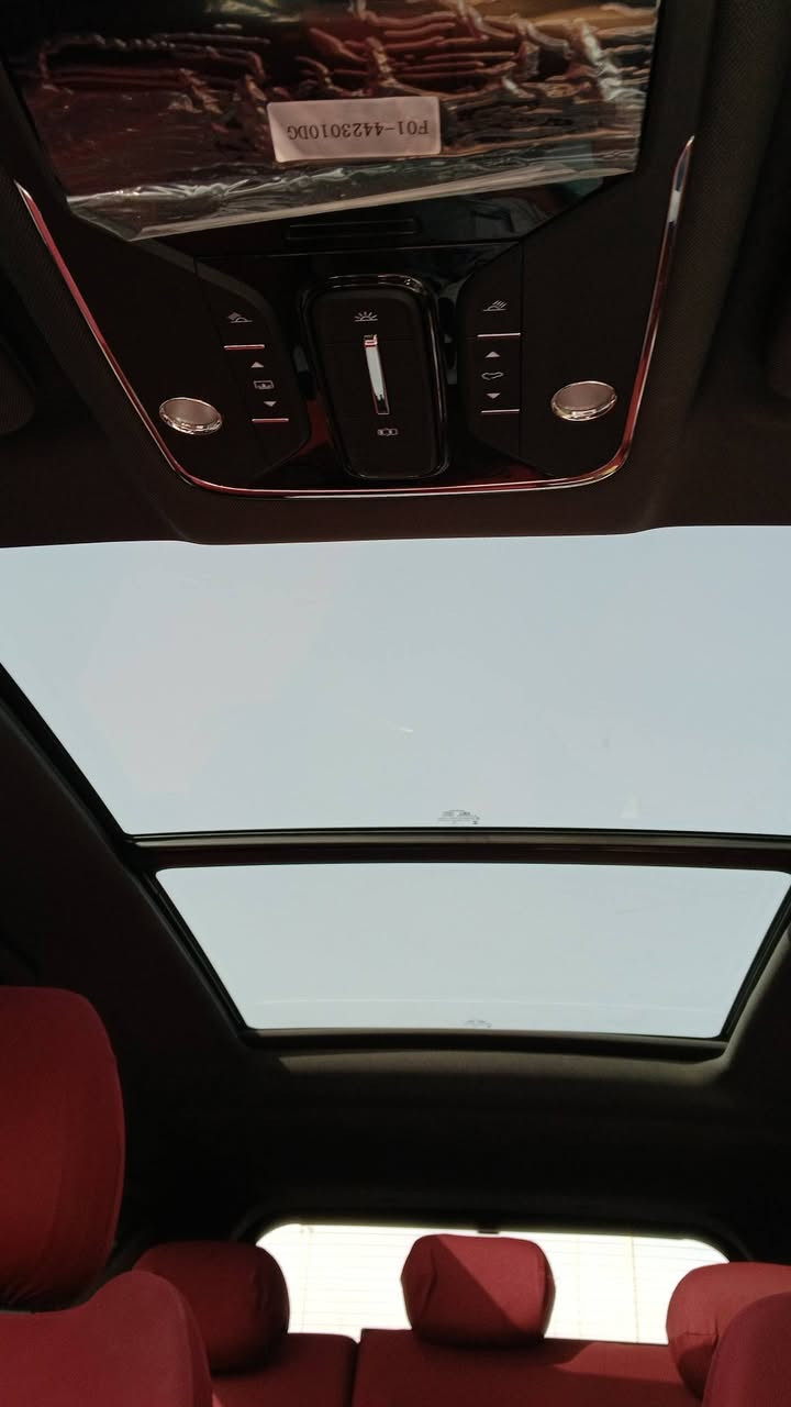 🚗 للبيع: جيتور X70 بلس 2025 (فئة كومفورت - مواصفات خليجية)
📍 تم شراؤها من الوكيل الحصري (إيليت للسيارات)
​الممشى: 25,000 كم فقط.
​الحالة: بحالة الوكالة تماماً.
​الصيانة والضمان: تحت صيانة الوكيل  + تشمل عقد سيرفس.
الضمان لمدة 6 سنوات أو 200 ألف كم للمالك الثاني ماكينة وقير والقطع الميكانيكية
​الحماية: الداخلية محمية بالكامل (تلبيس كراسي وأرضيات).
السعر 66000 نهائي
​جاهزة للمعاينة والفحص الفوري.
​🚗 FOR SALE: 2025 Jetour X70 Plus (Comfort Trim - GCC Specs)
📍 Purchased from the official exclusive dealer (Elite Motors)
​Mileage: 25,000 km only.
​Condition: Absolute showroom/agency condition.
​Warranty & Service: Under agency warranty & maintenance + Includes Service Contract.
​Protection: Interior fully protected with seat & floor covers.
​Price: AED 66000
​Ready for immediate inspection.


**إذا كنت صاحب هذا الإعلان وتريد حذفه لأي سبب، رجاءا أرسل رسالة إلى الدعم الفني**