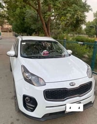 كيا سبورتج 2017 لونها ابيض والداخل اسمنتي مابيها ولا حادث وارد خليجي م...