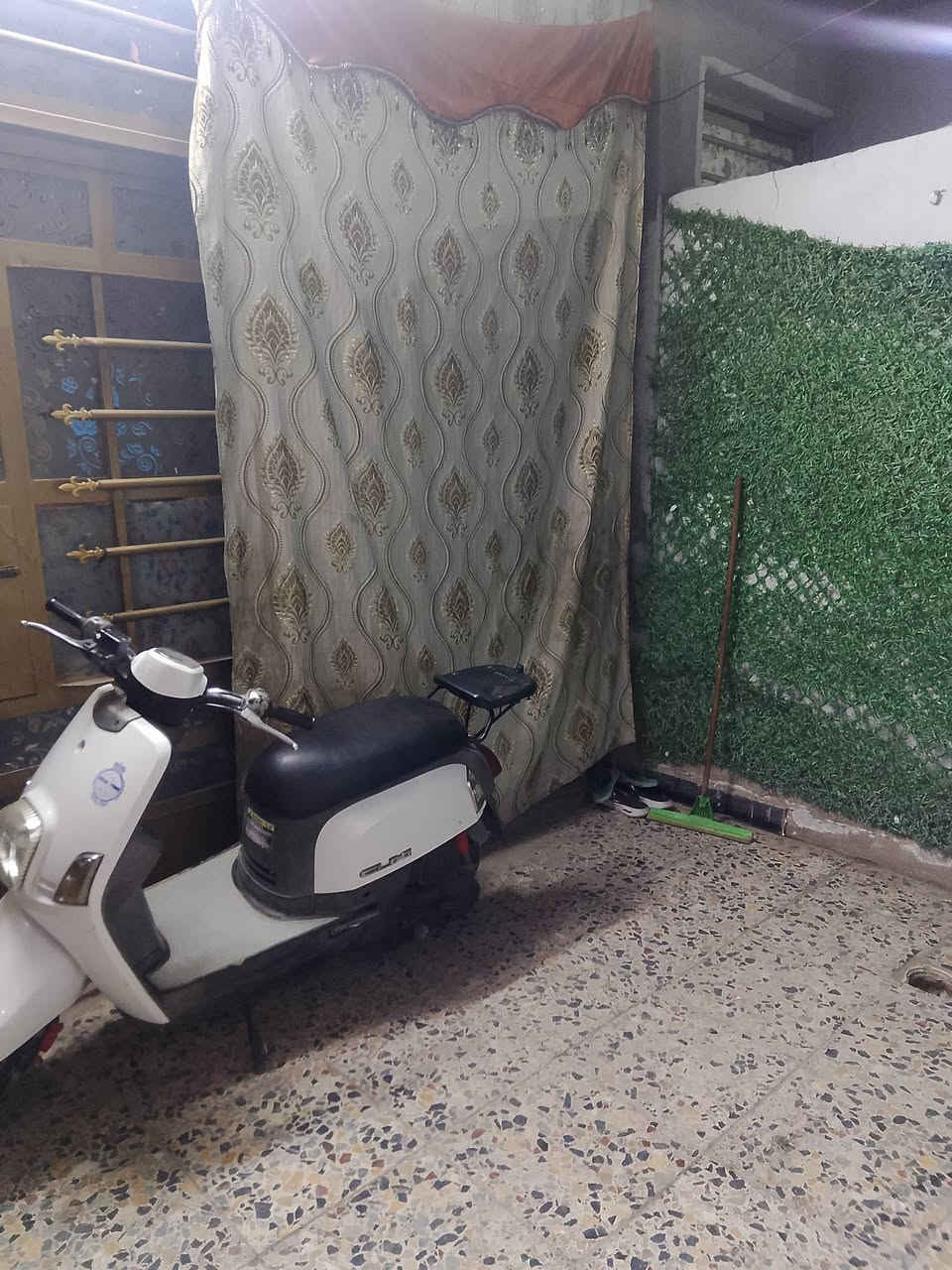 سلام عليكم دار البيع مساحه 100
موقع بستان قرب مدرسه بتسام الهليه يتكون من كراج صحيات ممر صاله قرفه نوم واحده حمام ترك ستقبال بيتونه صطوحه 2 الستفسار***********
