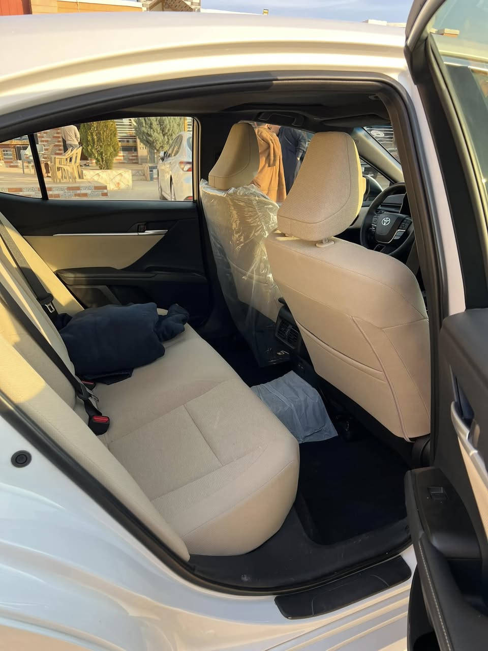 سلام عليكم 
كامري للبيع 
موديل 2016 
كير ومحرك شرط 
تواير وصدر جدد 
السعر 172 وبيها مجال للطيبين 
الرقم***********
