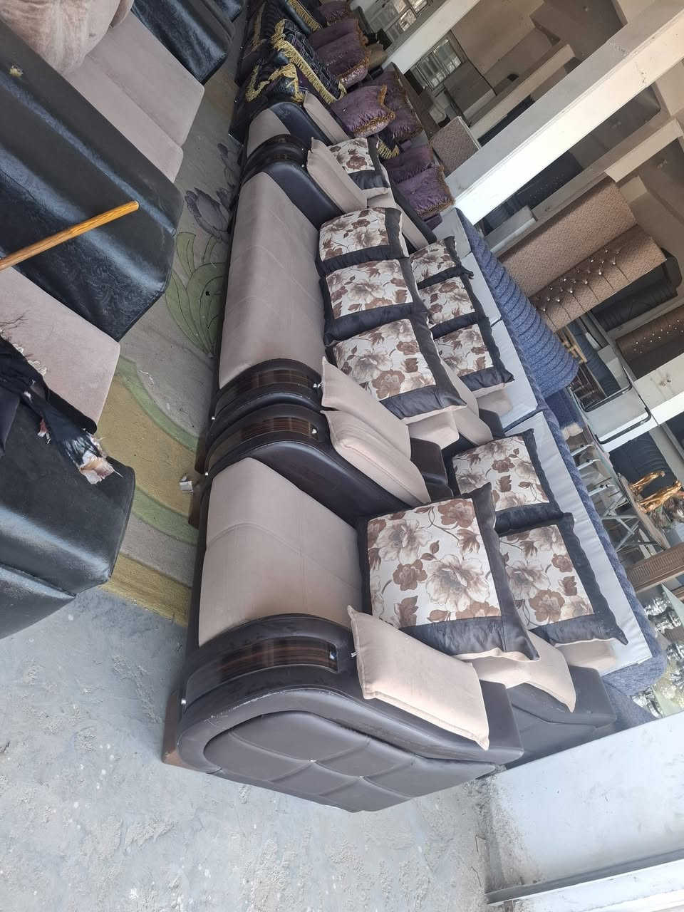 السلام عليكم
تم وصول حاوية تخم وغراض منزلية
 
جديدة و مستعملة بأسعار مناسبة جدا♥️

العنوان الحمزه الغربي ع لشارع لعام  تيل14 مجمع ضرغام  ويوجد توصيل
***********
