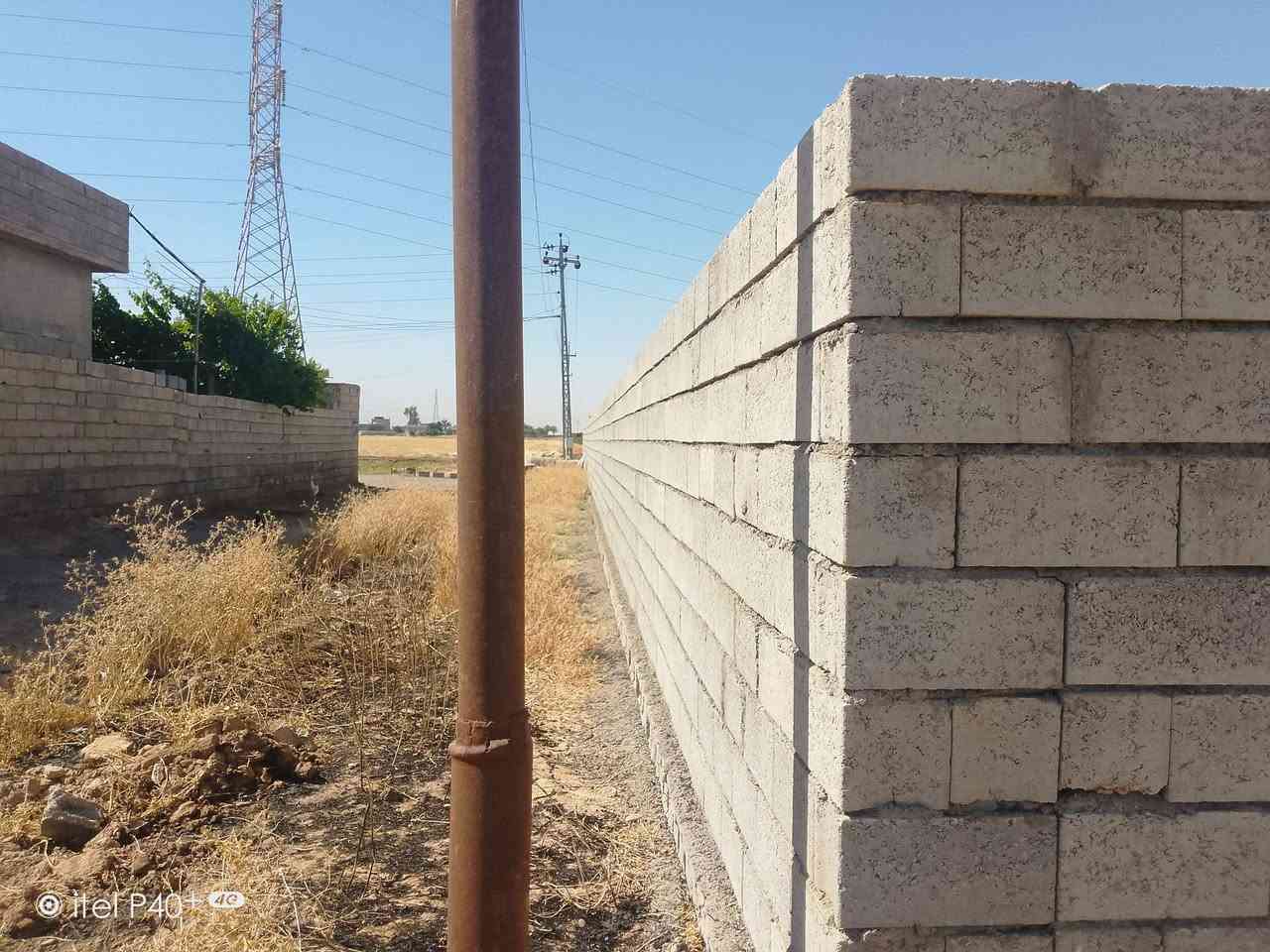 دونم للبيع زراعي الحويجه طريق المنزله مدخل قرية المظهوريه ورا مول الصخر مباشرة يبعد 100 متر من التبليط 
مسيج كامل وبيه مي اساله ومزروع شجر نظام تقطير 
بنص الحي السكني والمدارس
المحلات تبعد 100 متر من الدونم 
مكان راقي يصلح سكن ويصلح مزرعة 
السعر 45 مليون وبيه مجال بسيط
***********
