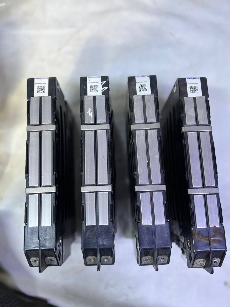 السلام عليكم متوفر بطارية هايبرد 12v عمل  مع ضمان سنة 
للأستفسار ***********
