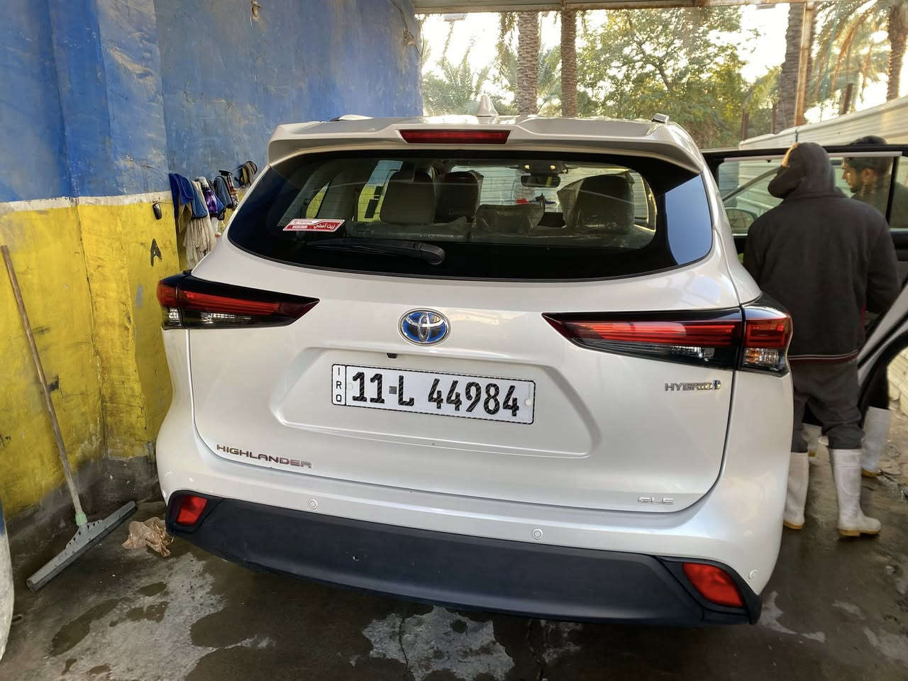 السلام عليكم 
توجد تيوتا هايلاندر ٢٠٢٤ 

ماشية ٣٨ هايبرد 
شركة عبد الطيف جميل. خليجي  

السعر٣٠٨ بيها تصليح بالقمارة بسبب النقل  موجود الصور التصليح السيارة جديدة وحلوه موصفات GLE

كشن كهرباء 

حشن واير لأيس كامرة حساسات تحديد مسار 

***********

