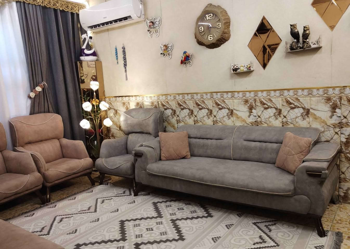 تخم تركي مودرن ١٠ مقاعد تصميم حديث قوي تكمة ثكيل خشب بلوك وسيورة أرجل خشب زان داير فريم اسفنج طبي بلوستر ظغط سوفت قماش تركي نوع خاولي استخدام قليل اخو الجديد نظافتة ١٠٠ ٪ نظيف جدا مبي اي ضرر... ٦٩٠ وبي مجال بسيط للشراي بغداد, العراق


**إذا كنت صاحب هذا الإعلان وتريد حذفه لأي سبب، رجاءا أرسل رسالة إلى الدعم الفني**