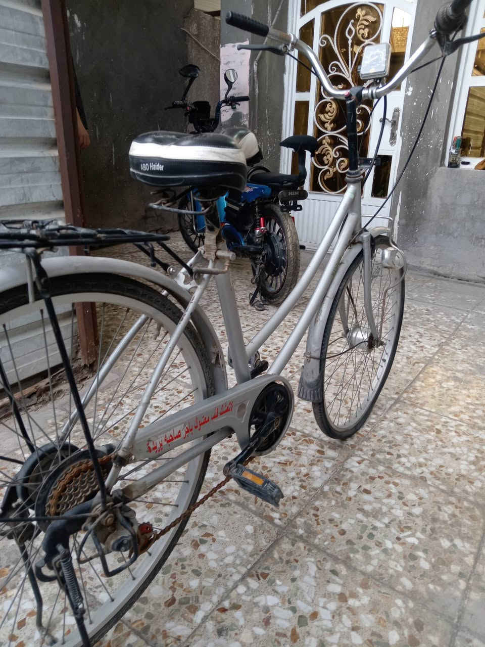 السلام عليكم بايسكل للبيع العر ١٠٠ عنوان الشرطة الخامسة،،، ***********
