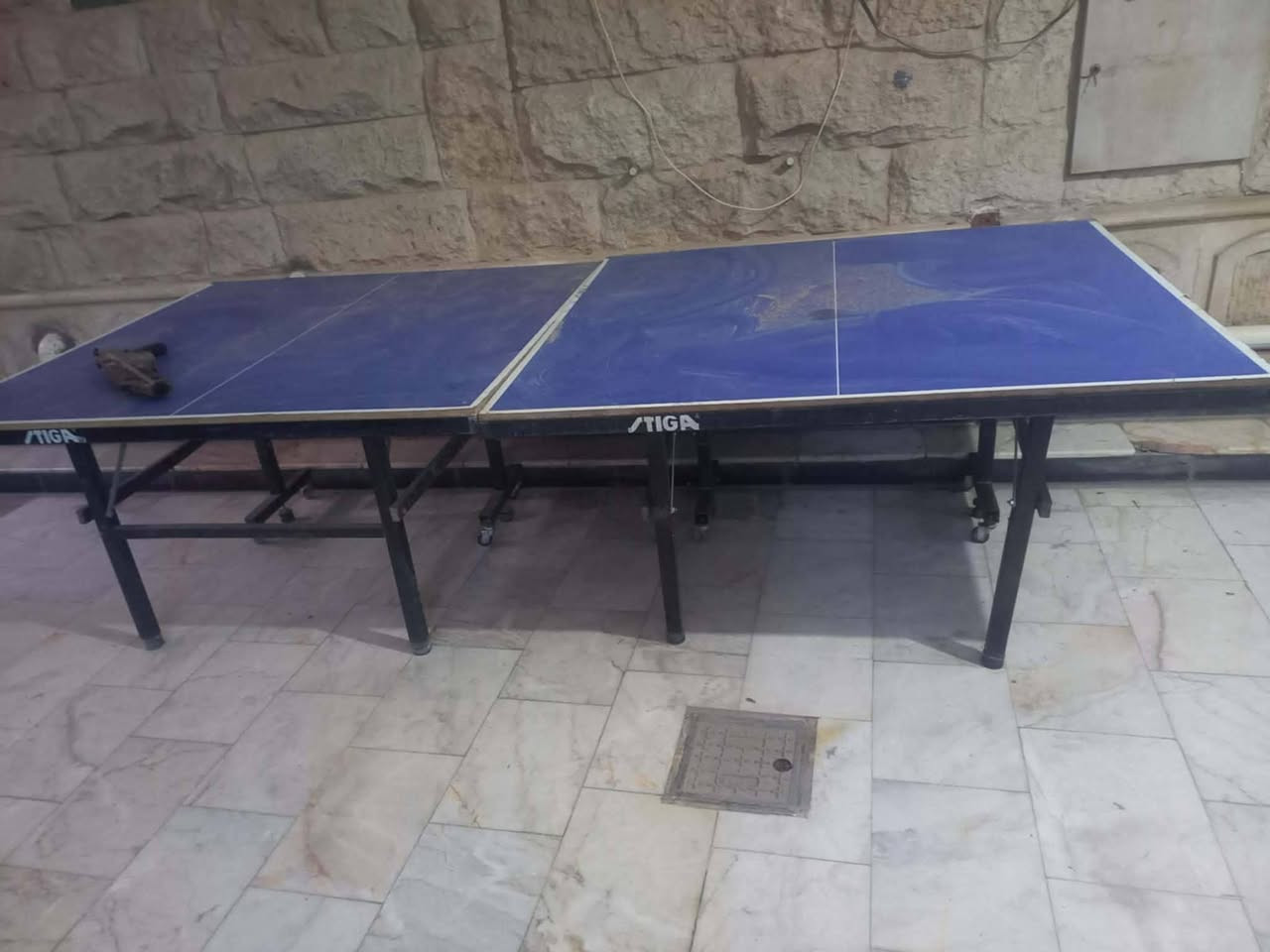 السلام عليكم منضده للبيع كلش نظيفه السعر ٨٠ وبيها مجال مكان قرب تقاطع القدس ***********
