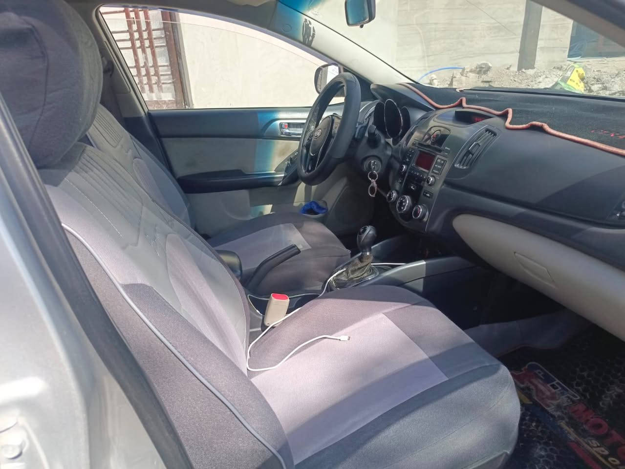 كيا سيراتو موديل 2013 محرك 1600رقم اربيل باسمي تحويل ثاني يوم سنويه 2028 هزه جديده كير محرك مكفول سياره سونار موضح كلشي 
 مكانها ديالى بلدروز 
***********
السعر 115 وبيها مجال
