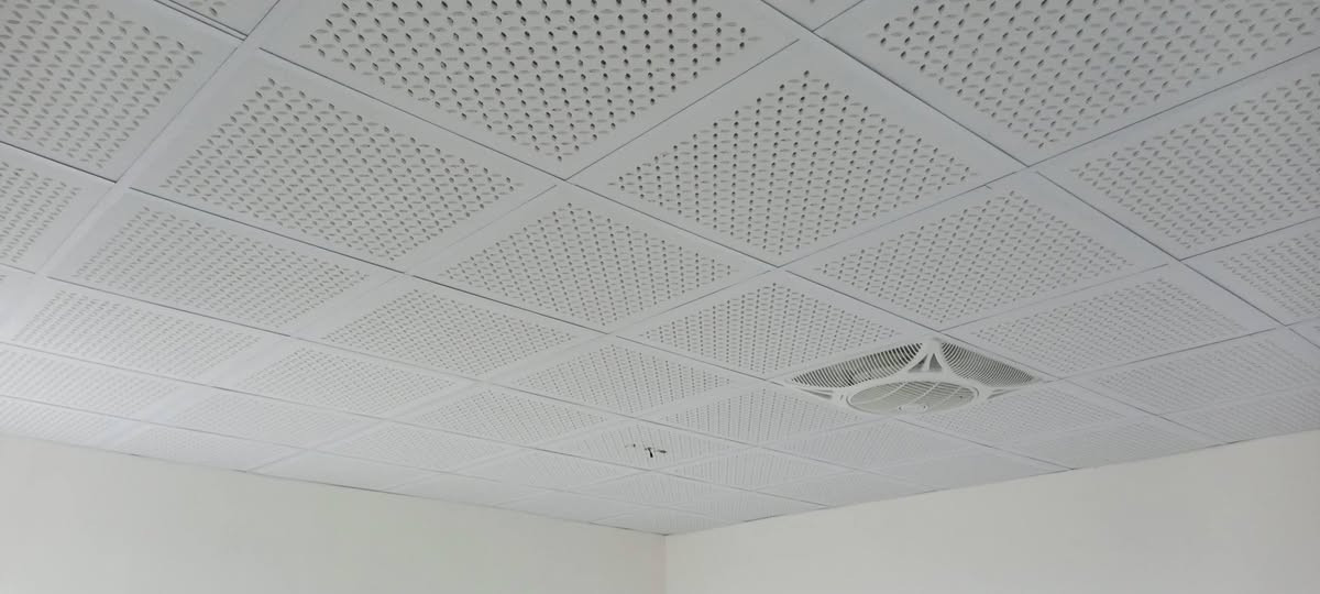 أسلام عليكم اخوان..حلين متفرغ خلفة سقوف ثانويه وتفليف جدران بديل الرخام والخشب+ ديكور سقف بلتغليف هاذ رقمي ***********  الله يرزقنا وياكم أن شاء الله
