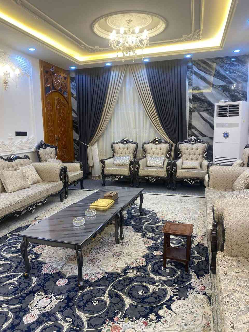 السلام عليكم
يتوفر لدينا بيت المساحه  210 متر  طابو ملك صرف طابقين بناء درجه اولى معاملته كامله واصله التقدير على الماده  20 في النجف حي السلام السعر 300 مليون الشراي يتصل 
***********
***********
