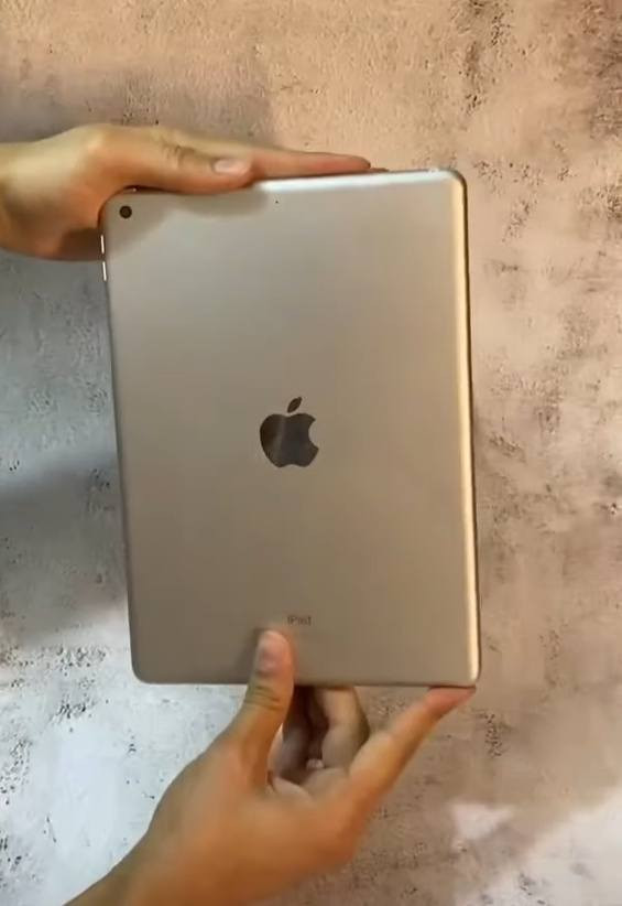 سلام عليكم عندي ايباد سفن ذاكره١٢٨ بطاريه٨٥ بوبجي تحديث ٩٠ افريم سعره١٥٠ الف محتاج افلوس  والدنيه طايحه فوك راسي *********** الياخذه بالعافيه مكاني بصره  الحيانيه
