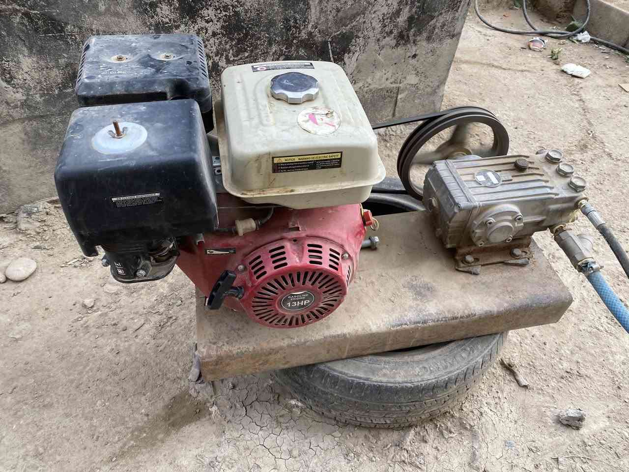 السلام عليكم  للبيع ضاغطه غسل للسيارات 
مواصفات ظاغطه الباب الأول إيطاليه الصنع 201بار 
يعني بس الي جانيها يعرف قيمتها نضامها اقتصاديه بل ماء ورشها يعتبر فرج بل زاهي مثل ما موضح بل فيديو  نضام مي وهواء بل استعمال نضيفه جدا هذا ميها عل سلولي 
محرك 13حصان مشتغل ساعات يعني بعده مامبدل دهن 
مع صونده  ضغط عالي دبل تسليح 20 متر 
تفاصيل وتواصل ***********
