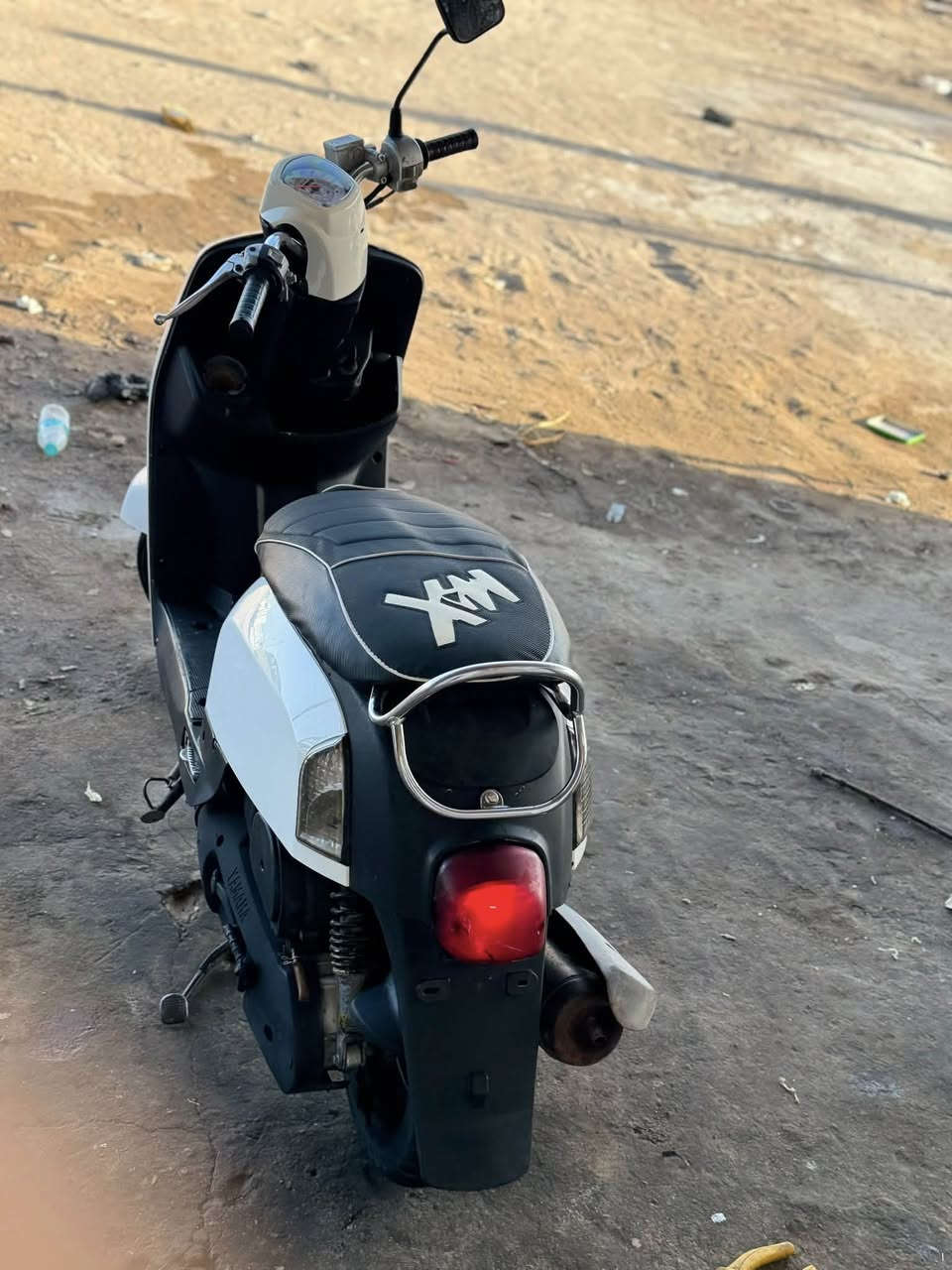 السلام عليكم ماكس بوليسي((مفتوحه)) الدراجه كله شغاله لايتت اشااير سلف هندر مكينه ناعمه خير من الله دبلات خلفي امامي شغال  بيع او مراوس حسب القناعه
السعر//٥٠٠ وبيه مجال
مكاني//قرنه//نهر الباشا 
رقمي//***********
