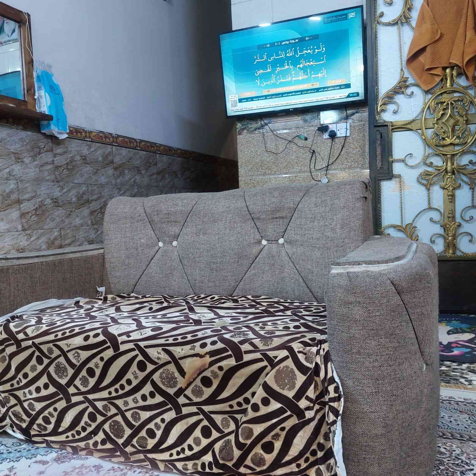 قنفات نضيفة للبيع العدد 13 السعر 200 واي عنواني البلديات ستفسار ***********
