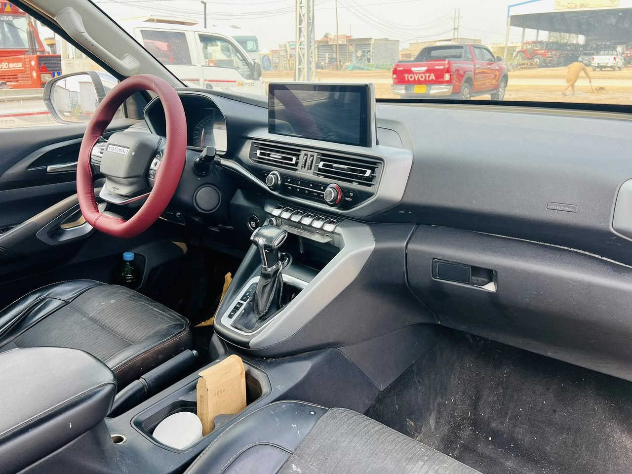 للبيع شانجان 2022 هانتر حره
اوتماتيك رقم بغداد ماشيه 110
السعر 125 وبيها مجال 
مكان واسط الزبيديه 
***********
