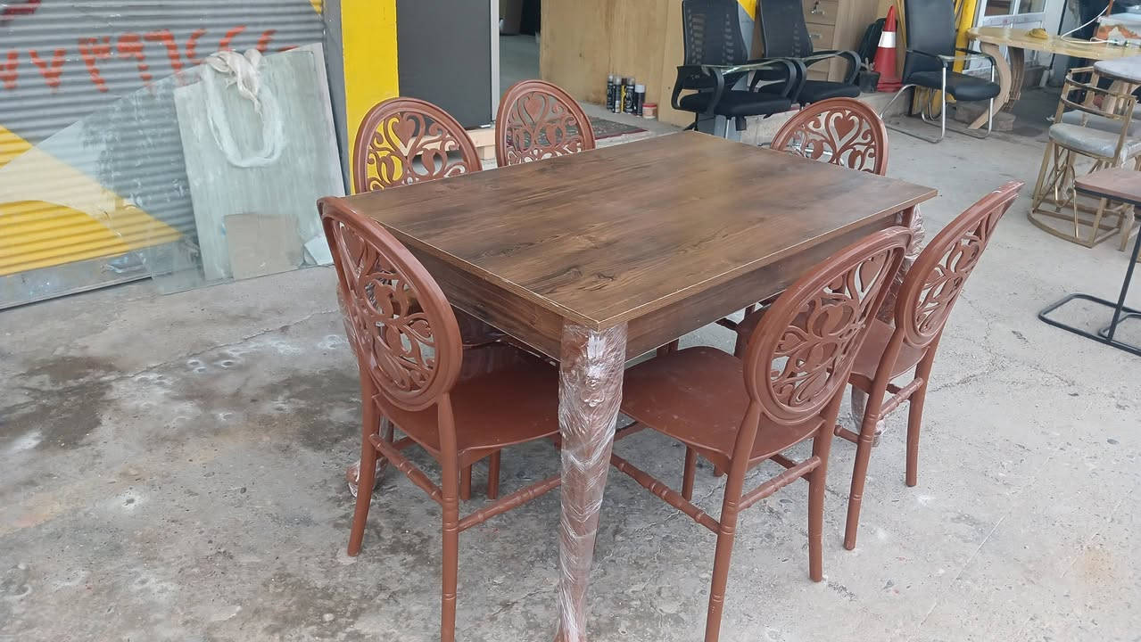 من رخص الادمن 
ميز طعام ٦ كرسي لبيع بسعر مناسب للاستفسار الاتصال ***********
واتساب ***********
