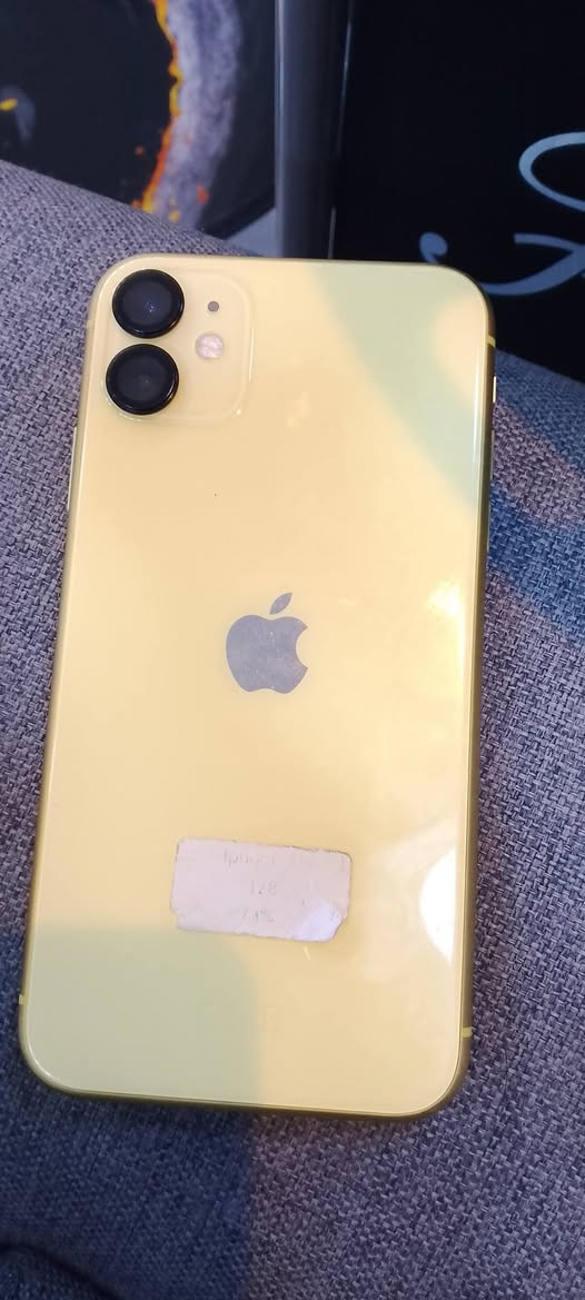 السلام عليكم ١١عادي مامفتوح بطاريه٧٣ الجهاز اي نقص مابي ما عده بصمه الوجه وكفت بل تحديث الذاكره ١٢٨ نضافه الجهاز ٩٠٪ ب٢٠٠الف او بي مجال شي بسيط رقمي ***********
