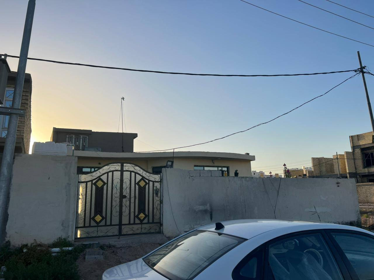 بيت للبيع مساحته 250 متر طابو صرف، يتكون من غرفتين نوم وصاله ومطبخ واستقبال  بناء حديث سنه 2019 مكان حي القدس قرب الشقق السكنيه و خدمات كامله. تحويل مباشر
للأستفسار ***********
