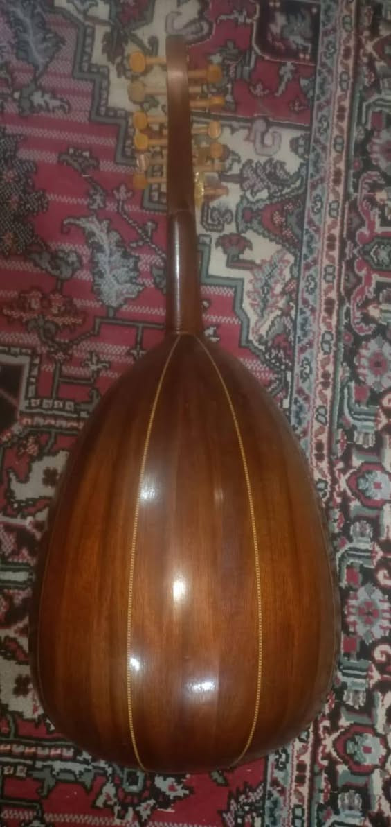 عود قديم للبيع متحافظ عليه جداً ذي ما واضح في الصور 
للجادين فقط التواصل خاص


**إذا كنت صاحب هذا الإعلان وتريد حذفه لأي سبب، رجاءا أرسل رسالة إلى الدعم الفني**