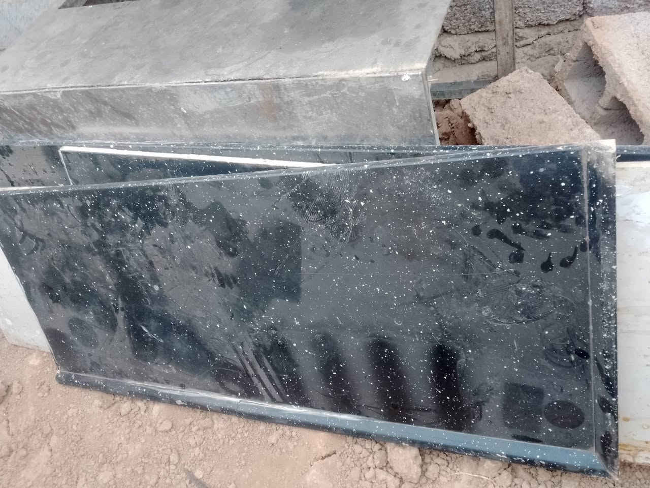 السلام عليكم ورحمة الله وبركاته
من رخصة الادمن المحترم 
عندي غراض مال مطعم للبيع ميوزة وطباخ وعارضة 
مكاني الفحامة قرب جامع المعز 
***********
