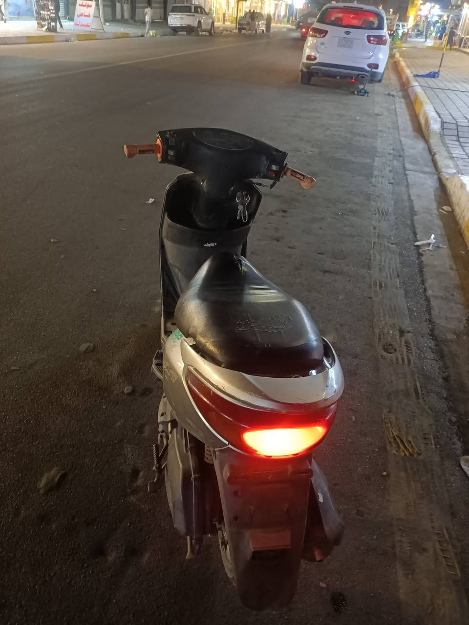 السلام عليكم دراجه بريز كابريتر لايت ناصي للبيع الدراجه كفرات بلاديه وختم واحد ومكينه بلاديه السعر 600 وبيه مجال العنوان الأمين الثانيه للاستفسار ***********
