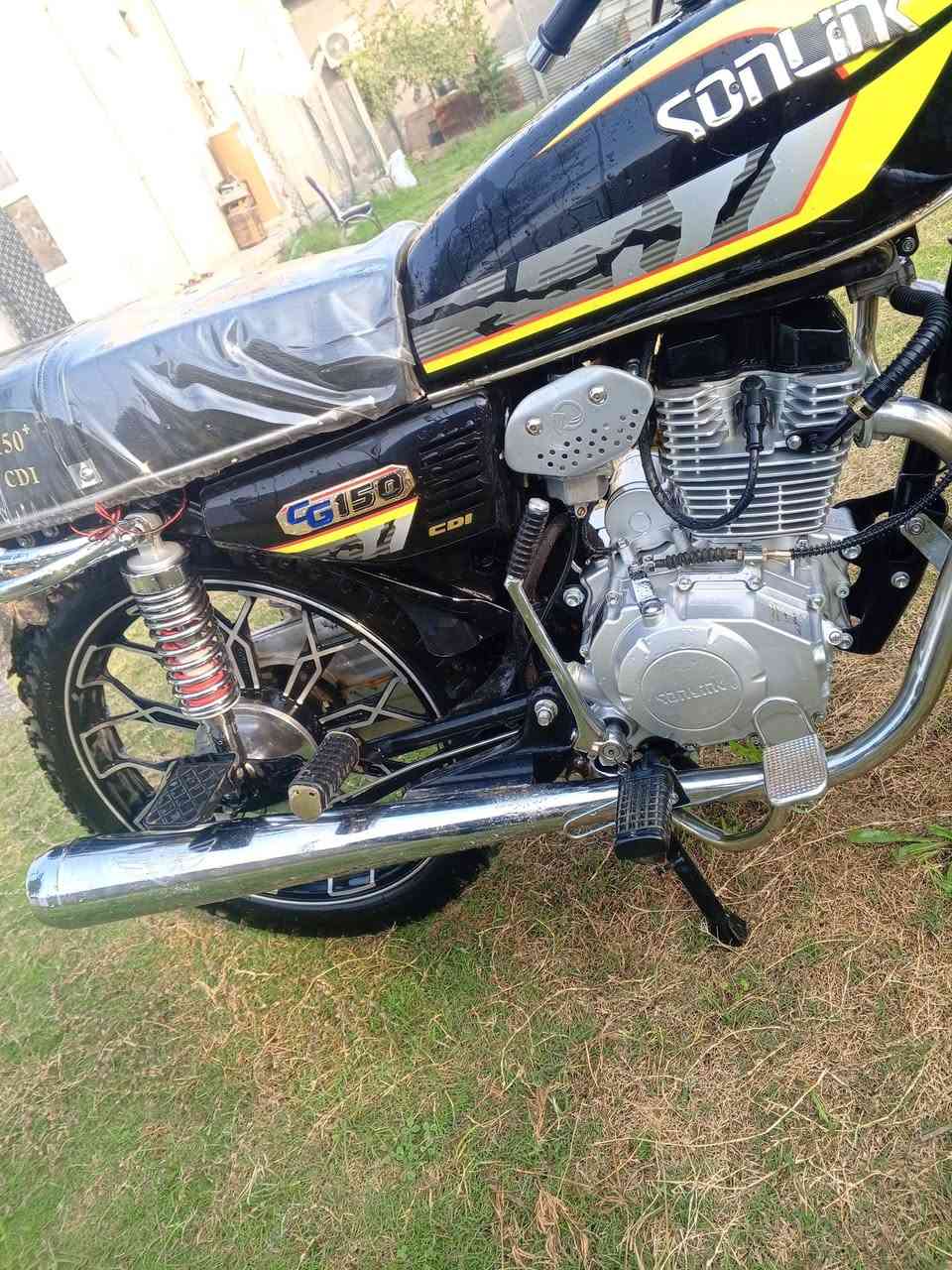 السلام عليكم دراجه يراني خمسة كير سونك موديل 2024 دراجه نضيفة محرك 150 سي سي العنوان  بغداد رقم الهاتف *********** وبيهة مجال للطيبين
