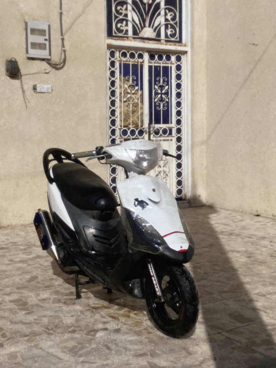 السلام عليكم دراجه ماكس عدله ختم واحد الكفرات المكينه مفتوحه مره وحده مبدله ولفات الدارجه جاهزه عله آخر شي عينه كهربائيات من الطول لطول برغي ما نقصه عداد السرعه مالت البانزين كلهن شغلات كزوز رياضي برغي واحد ما نقصه السعر 575 وبيه مجال لشراي مكاني بصره كرمه علي ابو اصخير *********** وبخدمه الشراي 💟🤍
