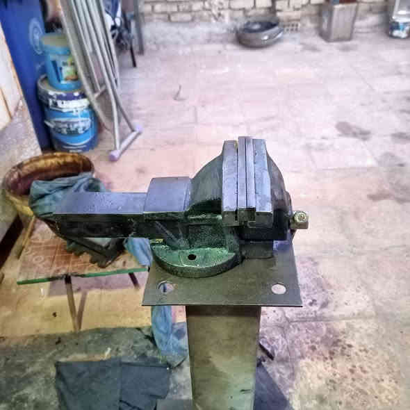 سلام عليكم منكنه لبيع 
تفتح 16سانتيم 
عرض 15
طول منكنه 35سانتيم 
*********** بي واتساب
