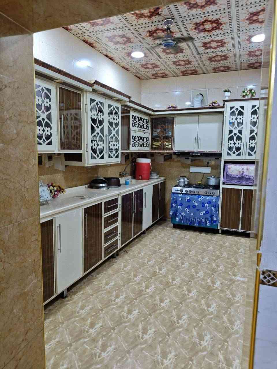 سلام عليكم بيت  في الحيانيه المنطقة الرابعه قرب جامع سيد حيدر الحلو  مساحة البيت 150 متر بناء طابوك بلكامل البيت طابق ونص اربع غرف نوم لبيت طابو صرف تحويل مباشر (لسعر خاص)  لستفسار على هاذ رقم  ***********
