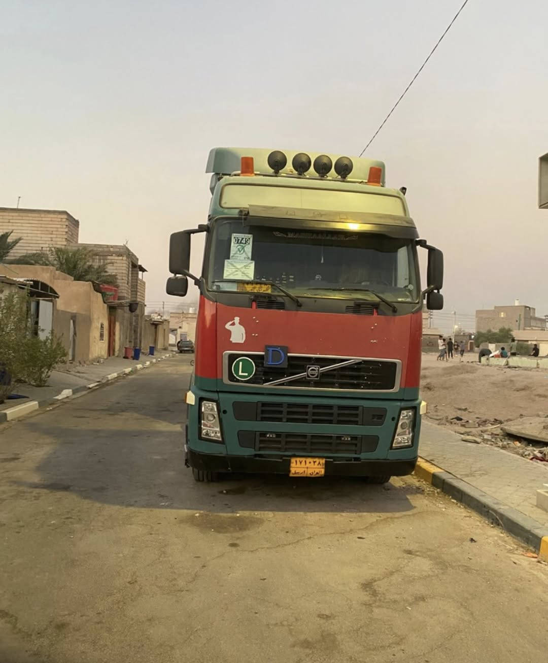 يا الله 
فالفو 2004
حجم 460
كير 3/3 
باج مزود في اكسات
للعلم مجموعه رينو مال دوله
رقم اربيل 
سنويه منتهيه من سنه مربوطه فلات
سياره ما ناقصها اي شي
للستفسار ***********
***********
