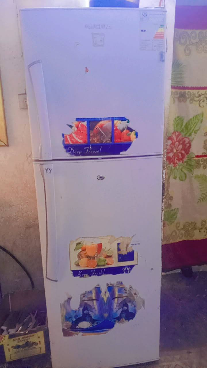 السلام عليكم ثلاجه للبيع نظيفه كلش اللي يحب يشتري قبل يتصل لا يراسل ولا يعلق***********  350
