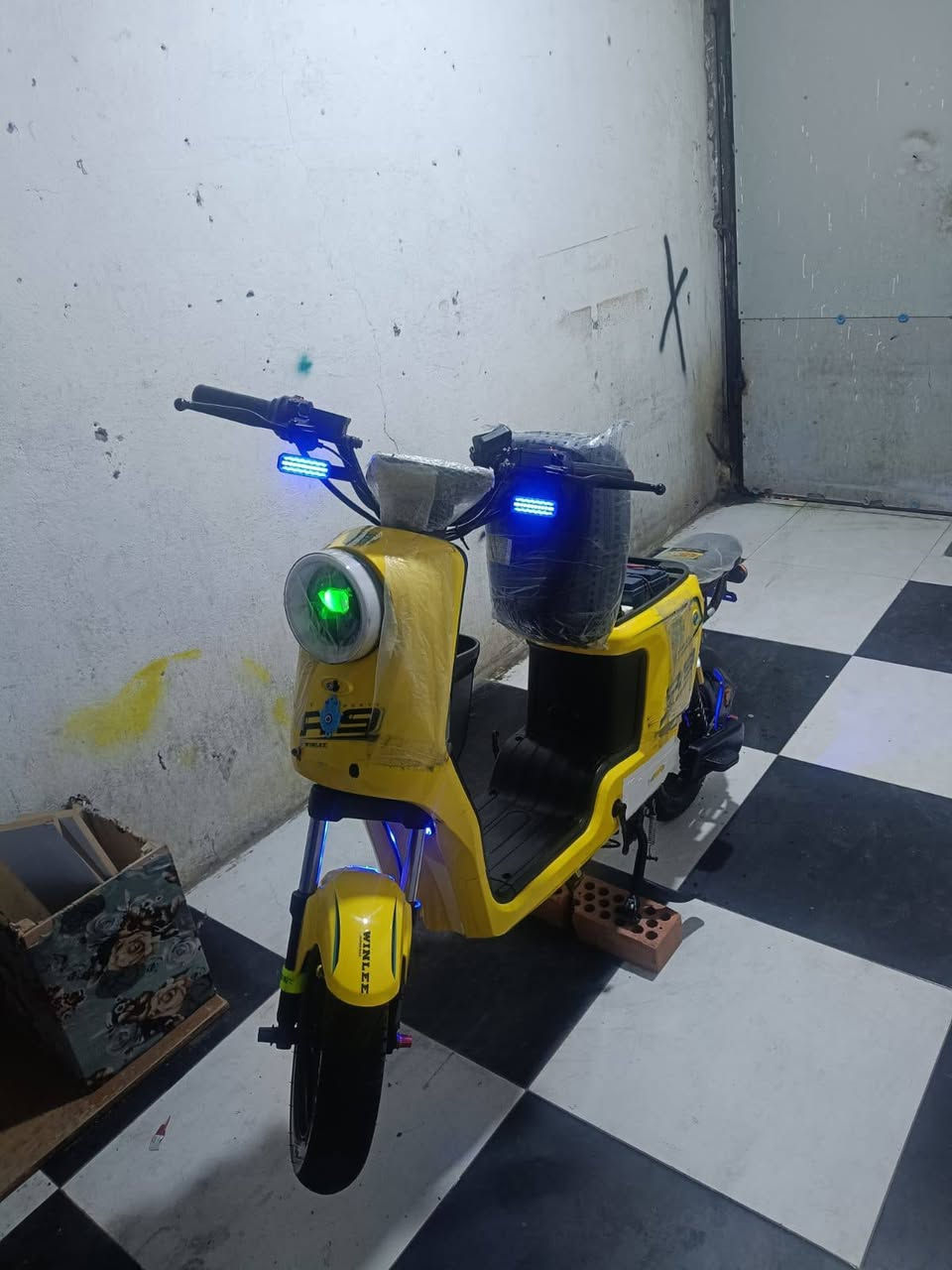 دراجه لون ليموني مودل 24 خمس بطيات كبار زرك اثنين انبير دراجه 450 دراجه غراضهه كامله موجوده شاحنه موجوده مياته سلته كفيه زنجيله تاير وراه ستوه مبادل جديد صارلي شهر ونص من ماخذه دراجه سعره 450  وقفل ار 9 مودل 24 ومرواس 26 وسعر بيه مجال


**إذا كنت صاحب هذا الإعلان وتريد حذفه لأي سبب، رجاءا أرسل رسالة إلى الدعم الفني**