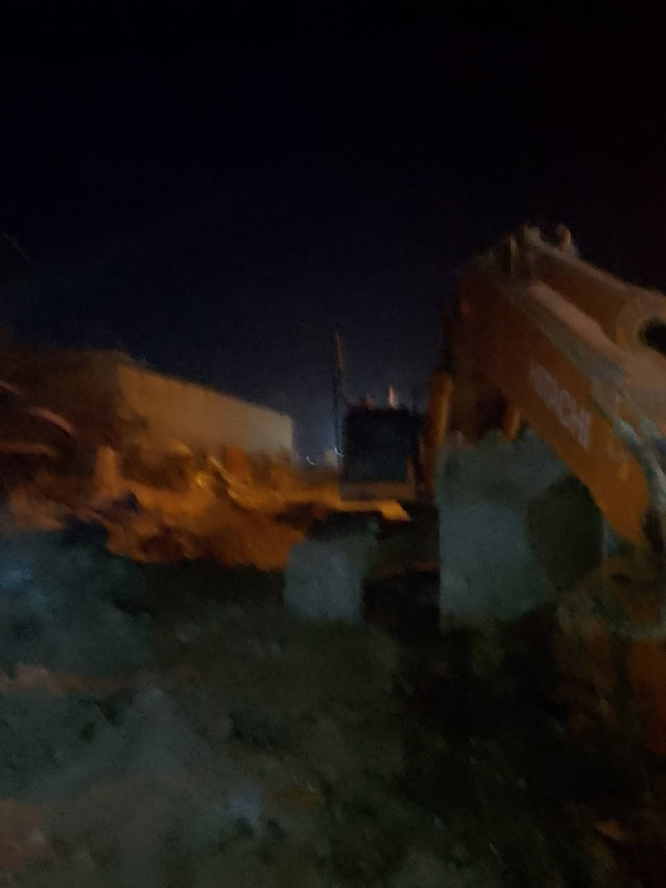 السلام عليكم حفاره للبيع زت الصي المديل 2002 
السعر250  *********** ***********
