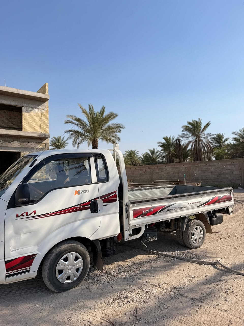 السلام عليكم كيا حمل نثيه موديل ٢٣ ماشية ٣٩ الف مكفوله عدا طخه باب السايق السعر ١٤٠ الاتصال ***********
