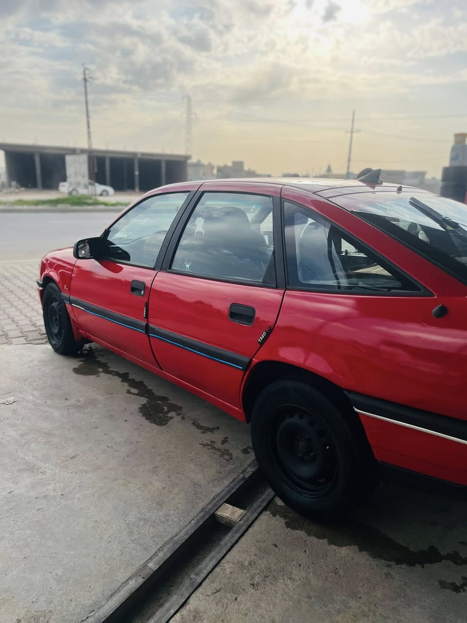 سلام عليكم سياره اوبل فكتره موديل 92 محرك 18 لا صرف لا بخار سياره كلا بشرط ما بي اي عيب رقم انكليزي سنويه جديد هزه جديد حد 30 شرط التحول بيع او مراوسه مكان السياره كركوك قرية تركلان سعر 37بي مجال رقم ***********
