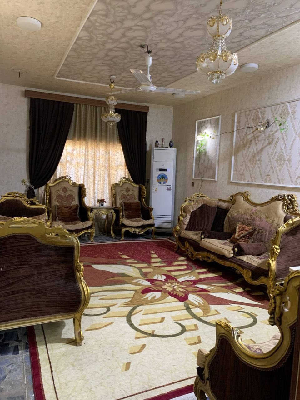 مساحه 190 متر 
3طابق

الطابق الاول صالة وكلدور وغرفة ومجمع صحيات 

الطابق الثاني غرفتين+ هول كبير وسطح ومخزن ومجمع 
صحيات

الطابق الثالث بيتونه وسطح جبير
  📍الموقع بستان الحلو 
للاستفسار واتساب 📞
***********
