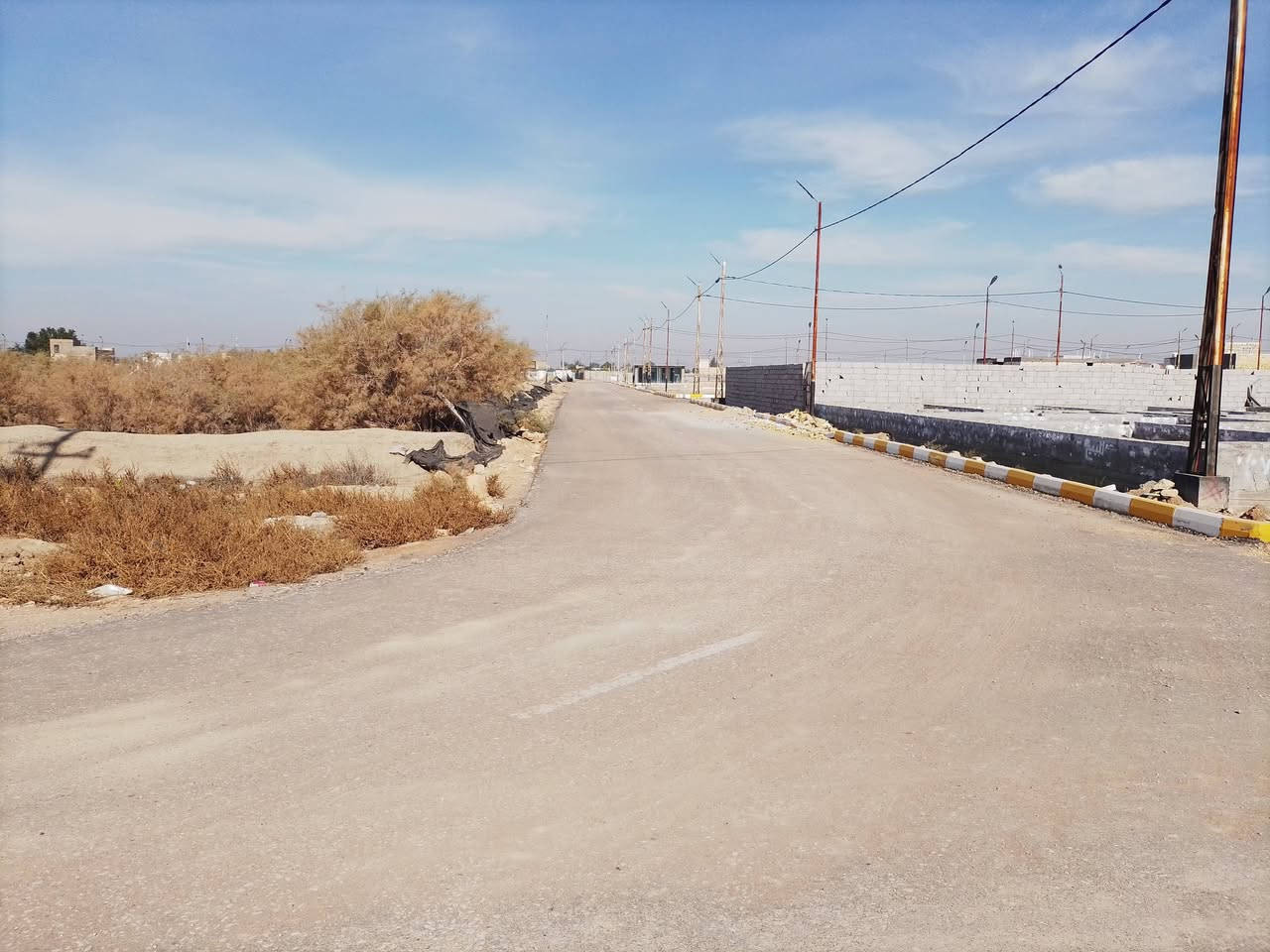 السلام عليكم
قطعه ارض المساحه ١٠٠ م 
الاتصال على صاحب القطعة *********** 
منطقة كافه الخدمات بيه ماء كهرباء 
إني مكلف بالنشر رجاء رجاء السعر يم صاحب القطعة
